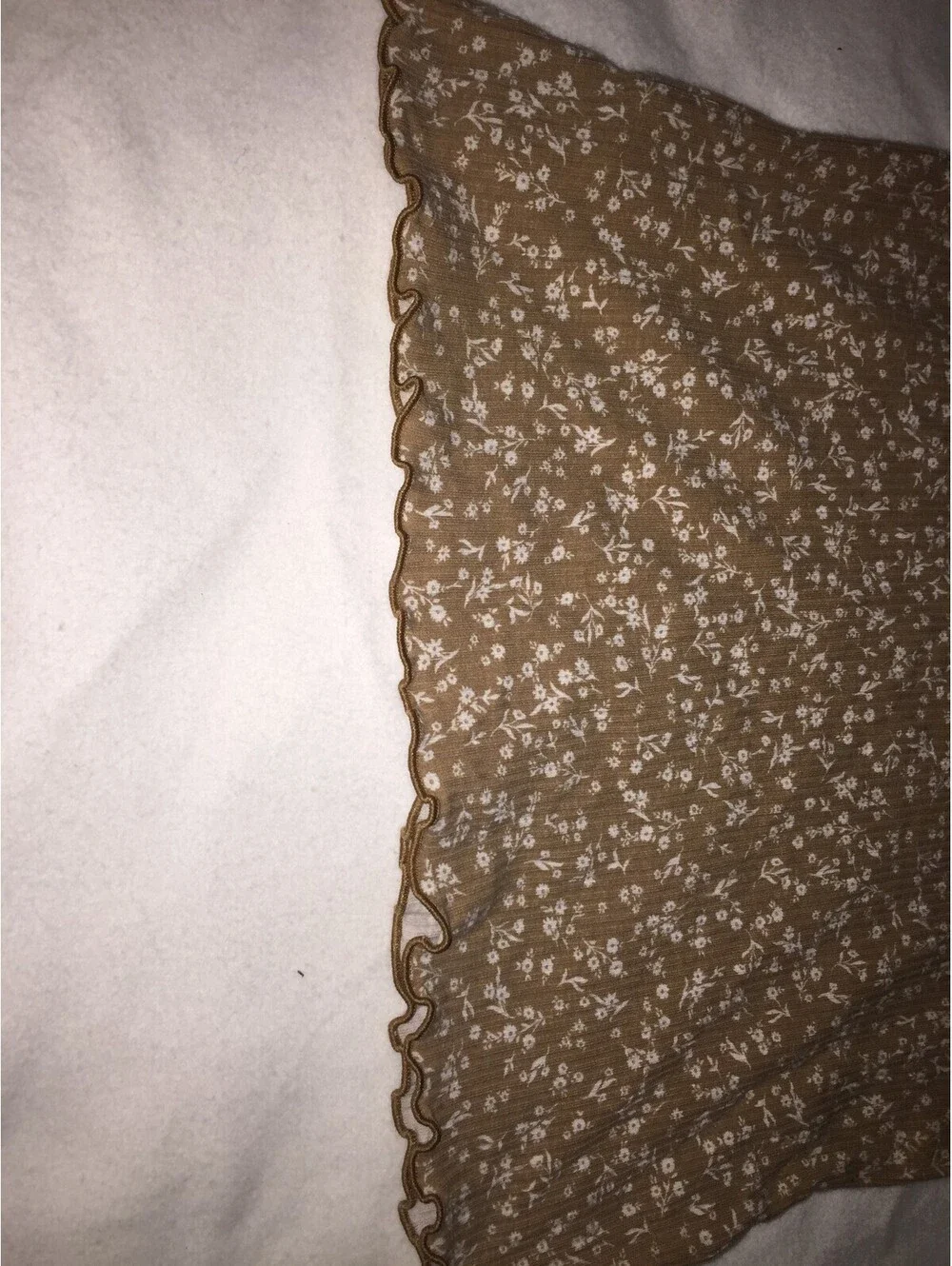 Old Navy girls brown with white flowers top ruffled hems Large neutral ditsy